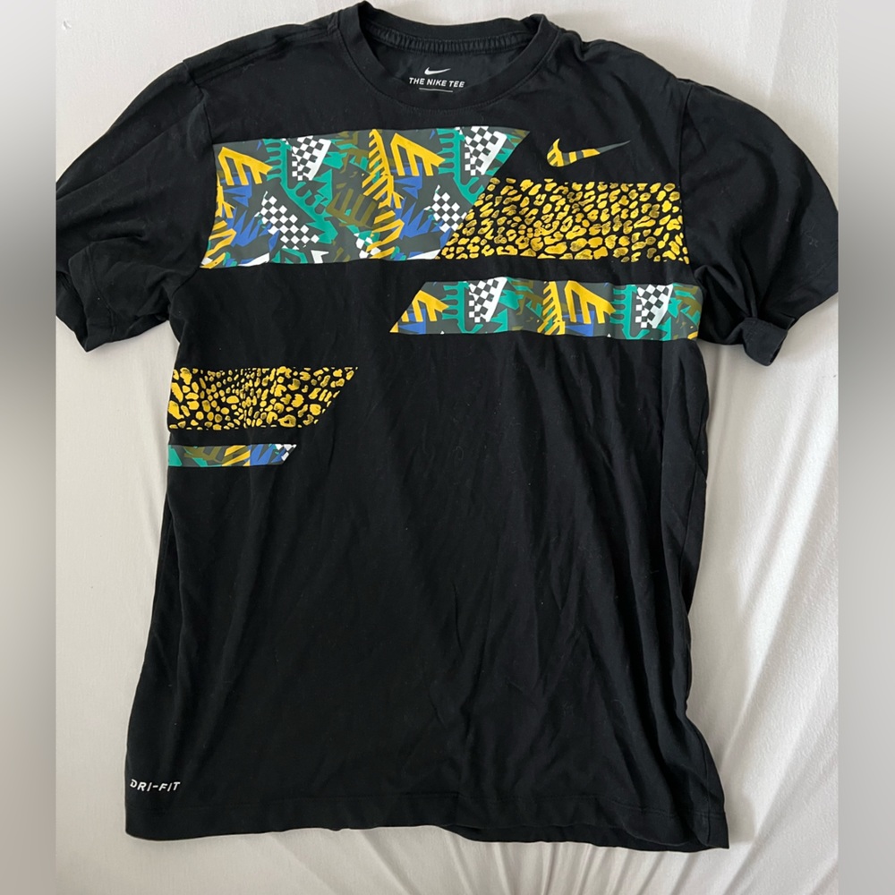 Nike Dri-Fit Tshirt - Medium